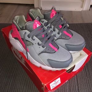 Nike Huarache Run GS size 6Y